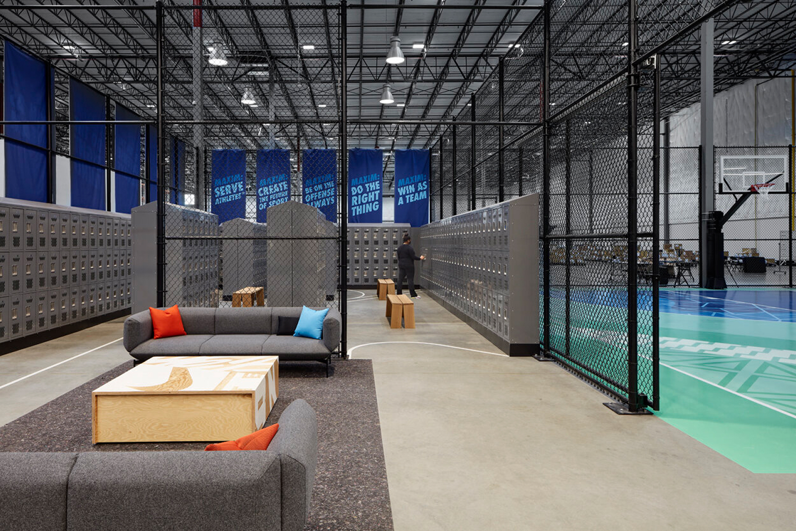 Nike+WD+C_Int_13_MASKED_Lockers